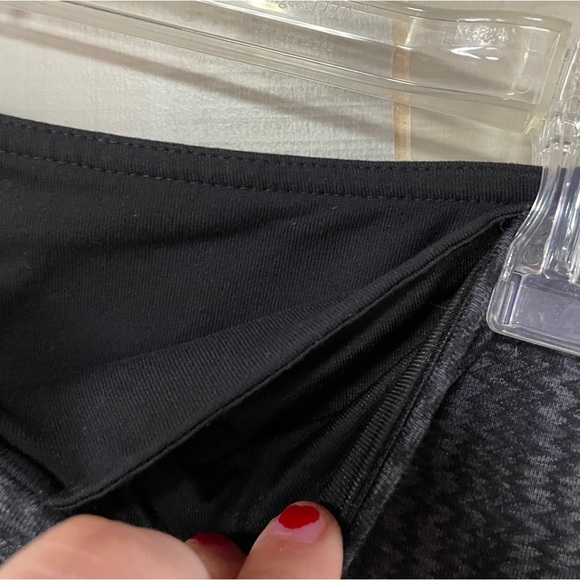 Lululemon Black And Gray Zig Zag Pattern Leggings Sz S - Picture 4 of 4